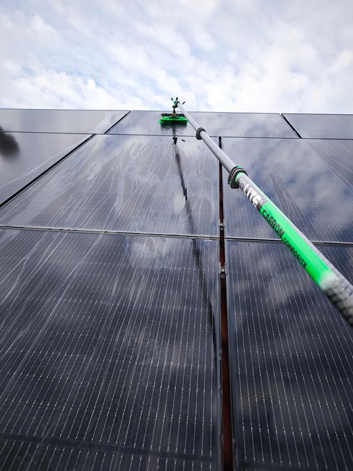 Nettoyage de panneaux solaires à l’eau pure à Liège par Multifaces